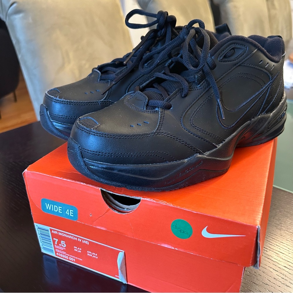 Nike Air Monarch IV 4E wide mens sneakers